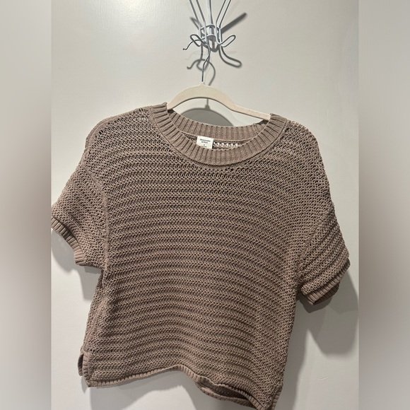 Abercrombie and Fitch Mesh Top - Picture 1 of 3